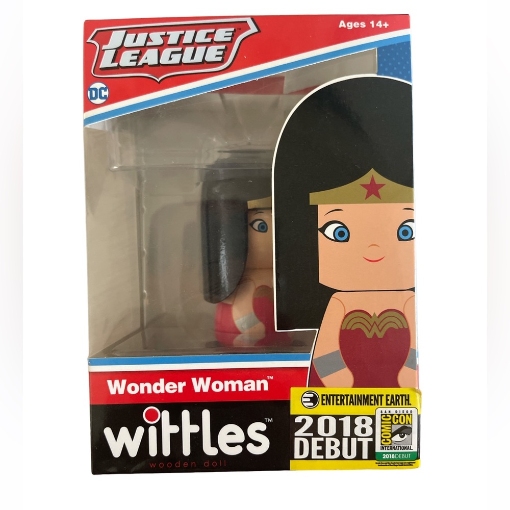 Brand New:Wonder Women bundle-DC WW pink socks, WW Playing Cards & SDCC WW 2018 - Picture 8 of 9